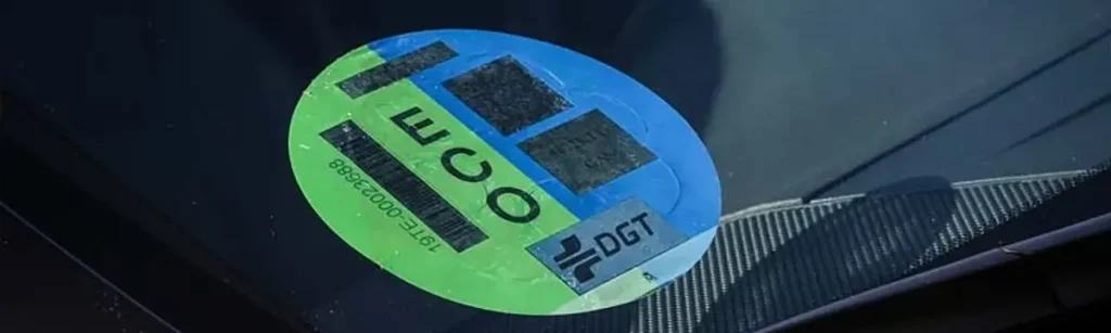 Tasa extra obligatoria para conseguir una pegatina de la DGT